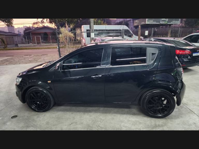 CHEVROLET - SONIC - 2012/2013 - Preta - Sob Consulta