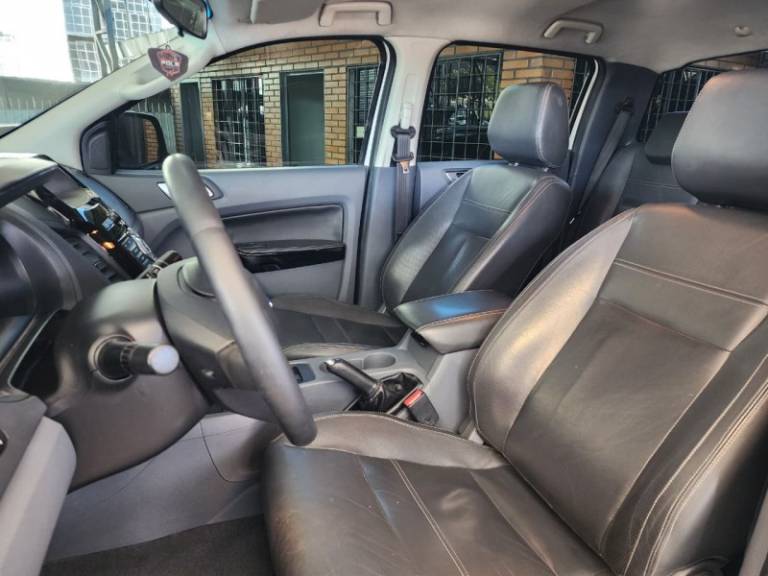 FORD - RANGER - 2014/2015 - Branca - Sob Consulta