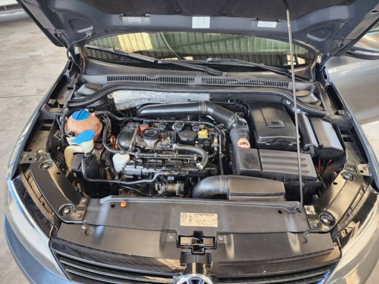 VOLKSWAGEN - JETTA - 2011/2012 - Cinza - Sob Consulta