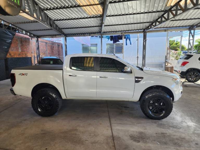 FORD - RANGER - 2014/2015 - Branca - Sob Consulta