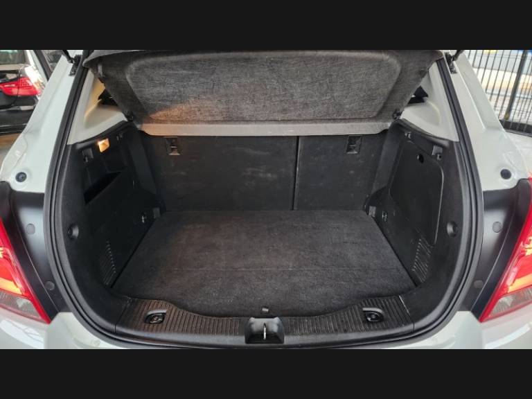 CHEVROLET - TRACKER - 2018/2018 - Branca - R$ 89.900,00